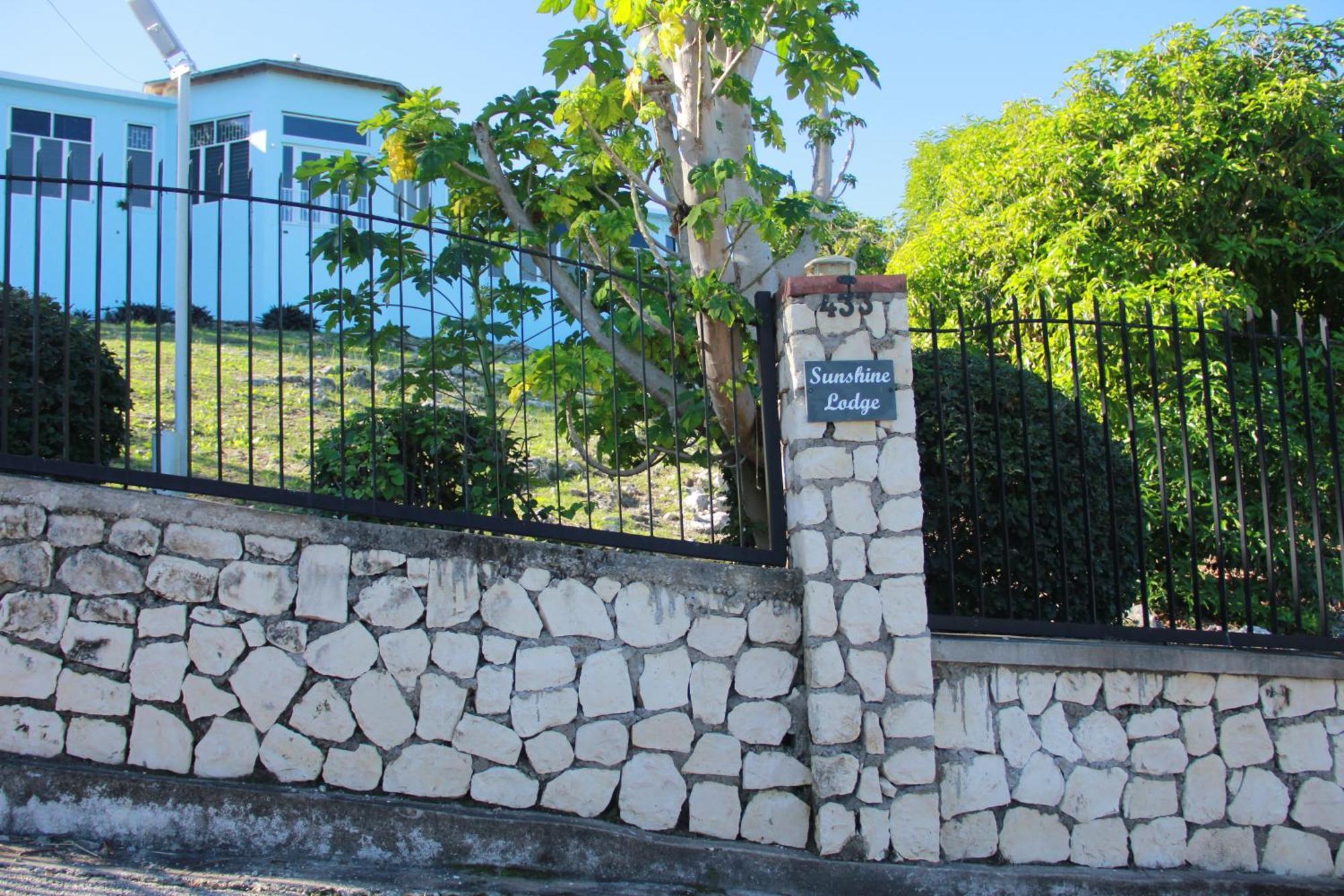 Sunshine Lodge: Your Home Away From Home Μοντέγκο Μπέυ Εξωτερικό φωτογραφία