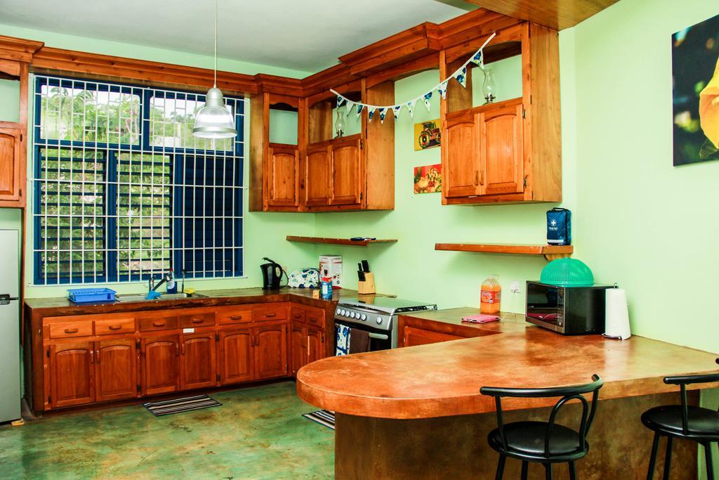 Sunshine Lodge: Your Home Away From Home Μοντέγκο Μπέυ Εξωτερικό φωτογραφία