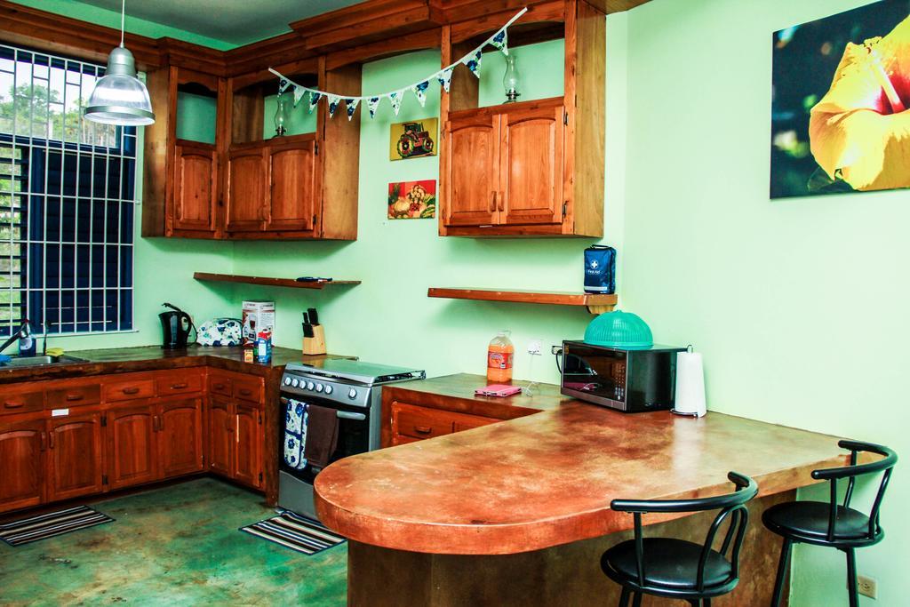 Sunshine Lodge: Your Home Away From Home Μοντέγκο Μπέυ Εξωτερικό φωτογραφία