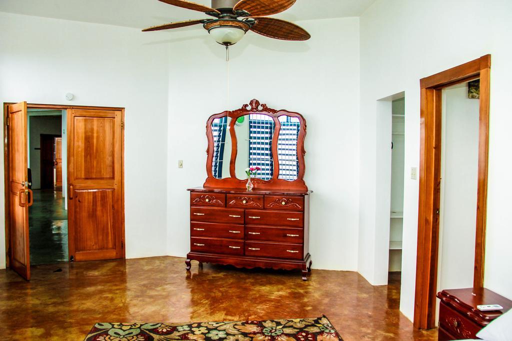 Sunshine Lodge: Your Home Away From Home Μοντέγκο Μπέυ Εξωτερικό φωτογραφία