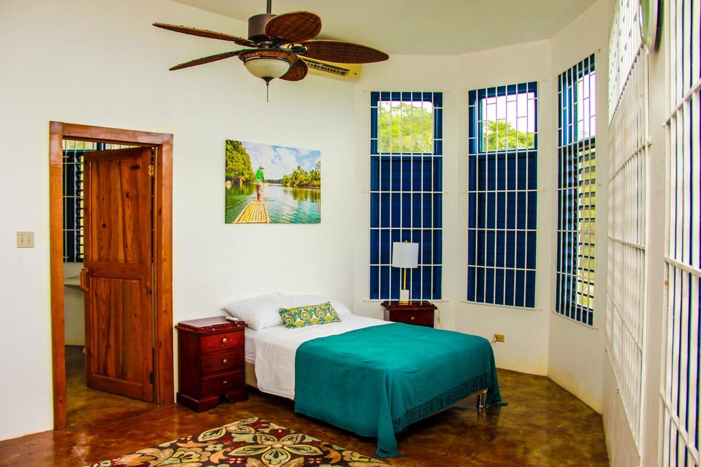 Sunshine Lodge: Your Home Away From Home Μοντέγκο Μπέυ Εξωτερικό φωτογραφία